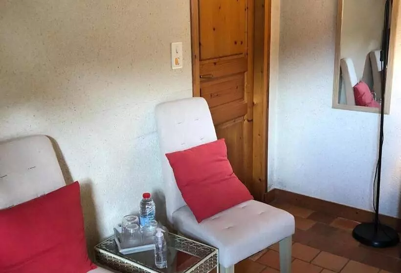 Majatalo Charmant Logement Avec Piscine Et Table D Hôtes, Proche De Solesmes Et De L Abbaye.   Fr 1 410 407