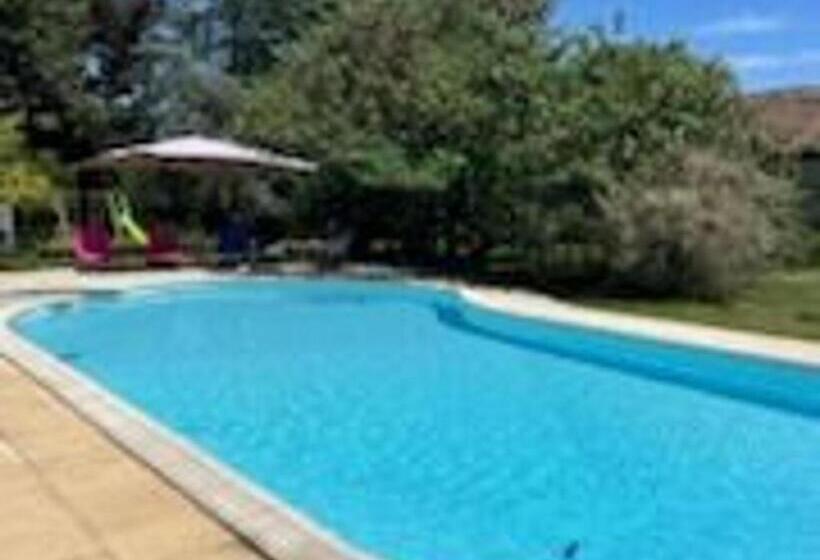 بنسيون Charmant Logement Avec Piscine Et Table D Hôtes, Proche De Solesmes Et De L Abbaye.   Fr 1 410 407