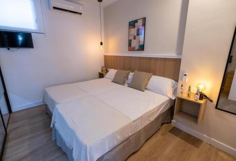 پانسیون Hostal Royal Bliss