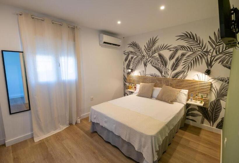 پانسیون Hostal Royal Bliss