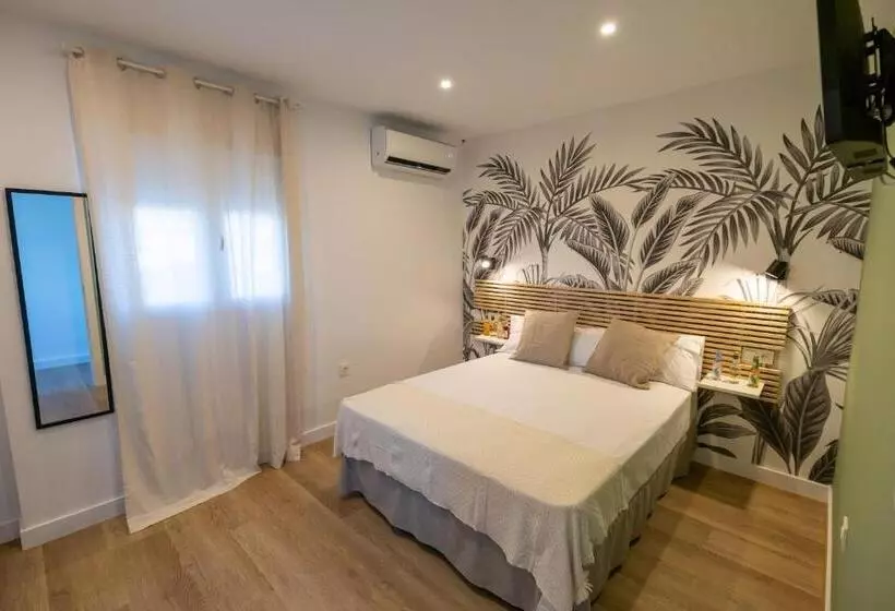 پانسیون Hostal Royal Bliss
