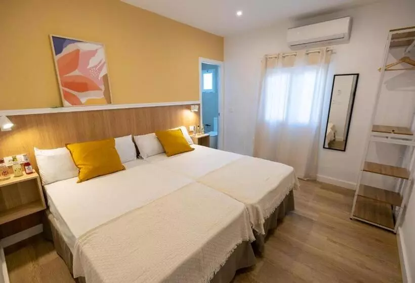 پانسیون Hostal Royal Bliss