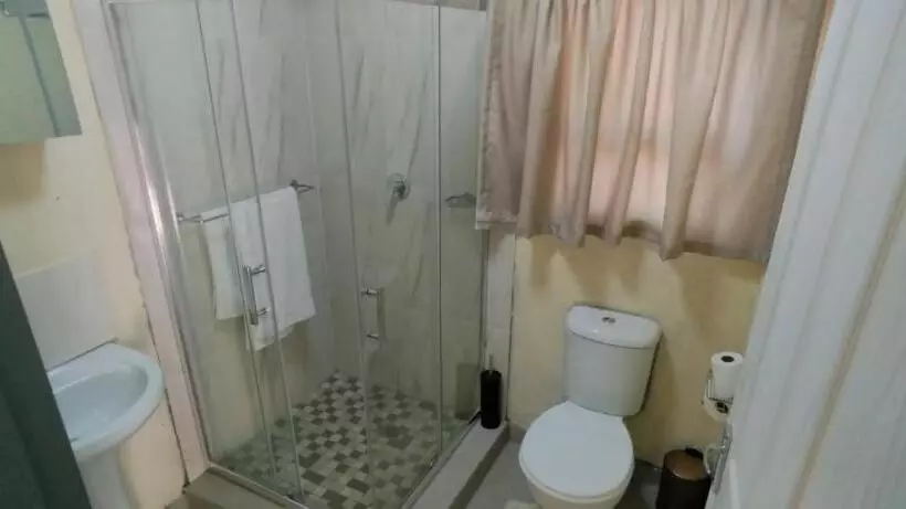ペンション Zwelibanzi Guesthouse