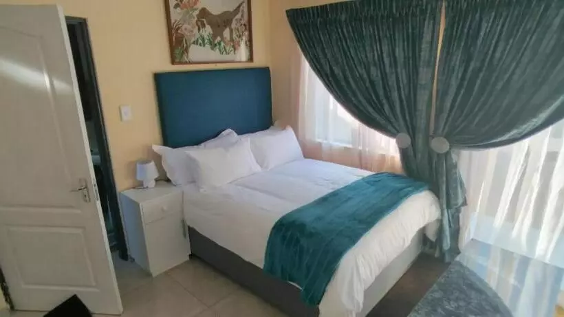 ペンション Zwelibanzi Guesthouse