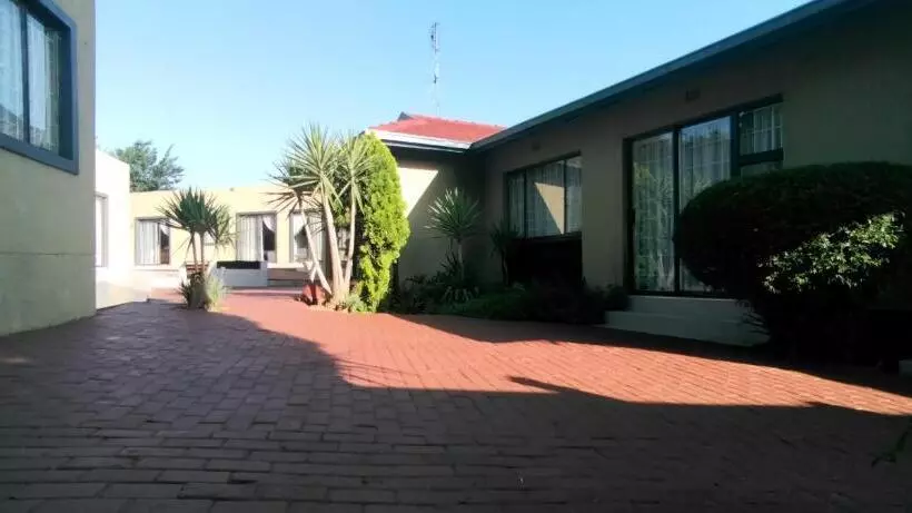 ペンション Zwelibanzi Guesthouse