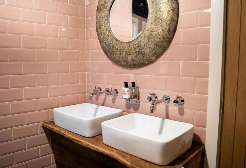 ユースホステル Kettleburgh Chequers