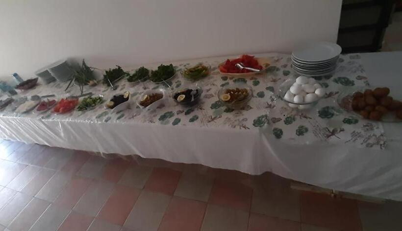 تختخواب و صبحانه Deniz Otel