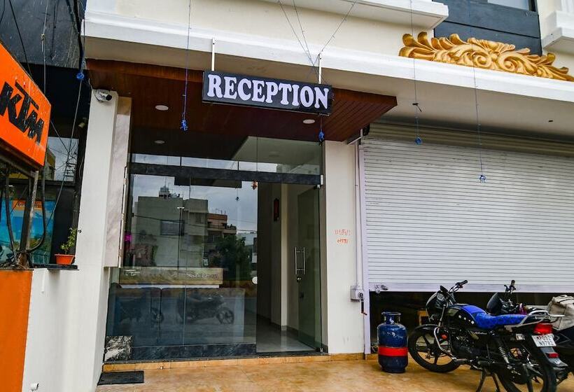 Fabhotel Woodlark Inn