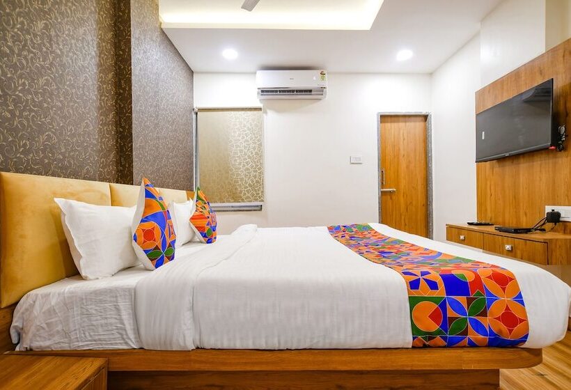 Fabhotel Woodlark Inn