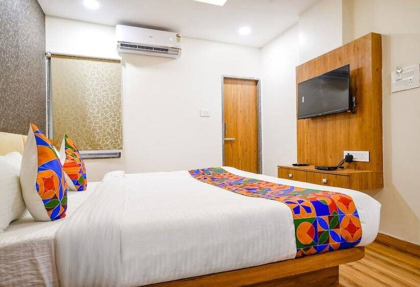 Fabhotel Woodlark Inn