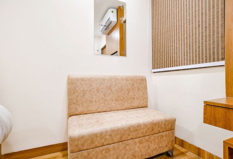 Fabhotel Woodlark Inn