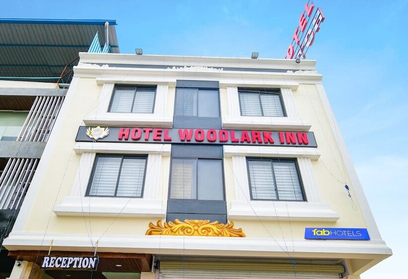 Fabhotel Woodlark Inn