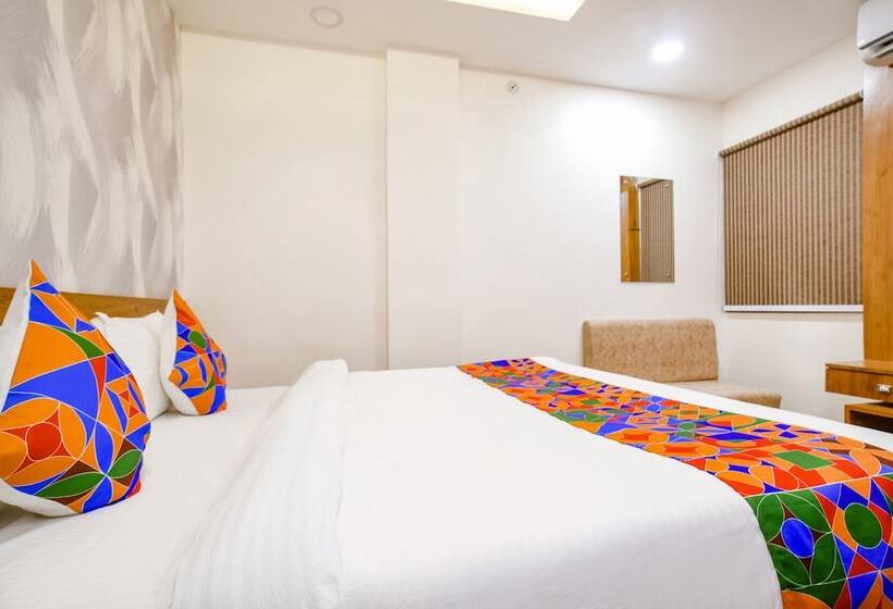 Fabhotel Woodlark Inn