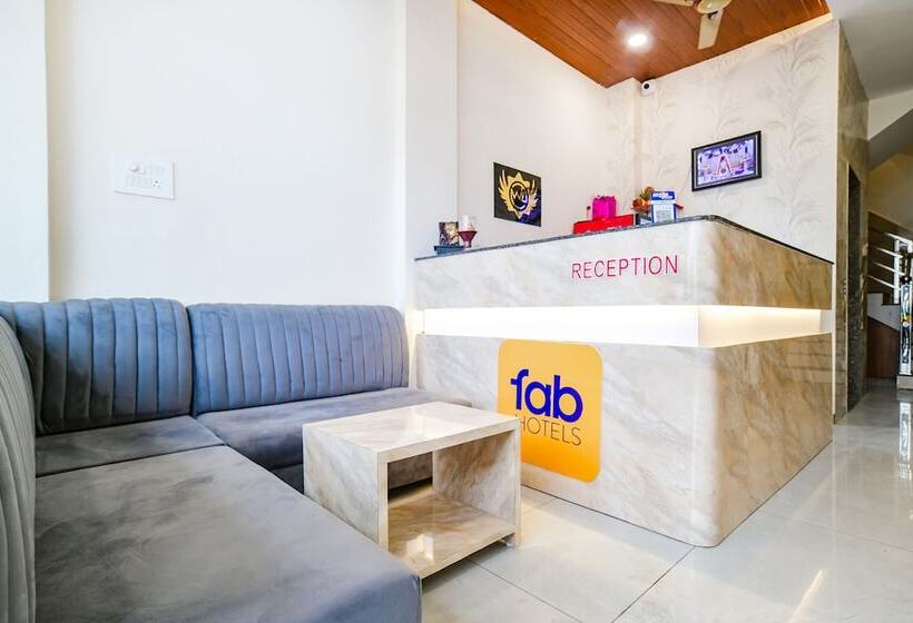 Fabhotel Woodlark Inn