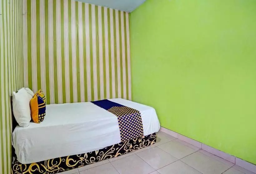 هتل Spot On 92673 Gang Songo Syariah Homestay