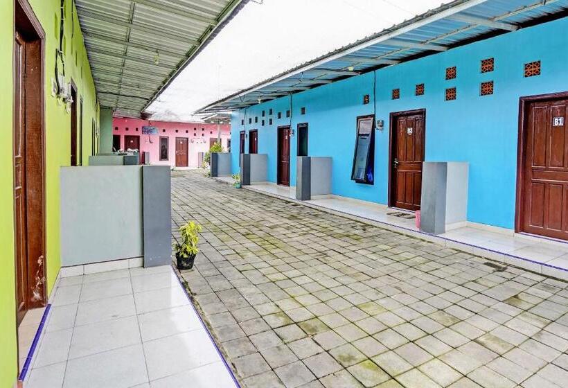 호텔 Spot On 92673 Gang Songo Syariah Homestay