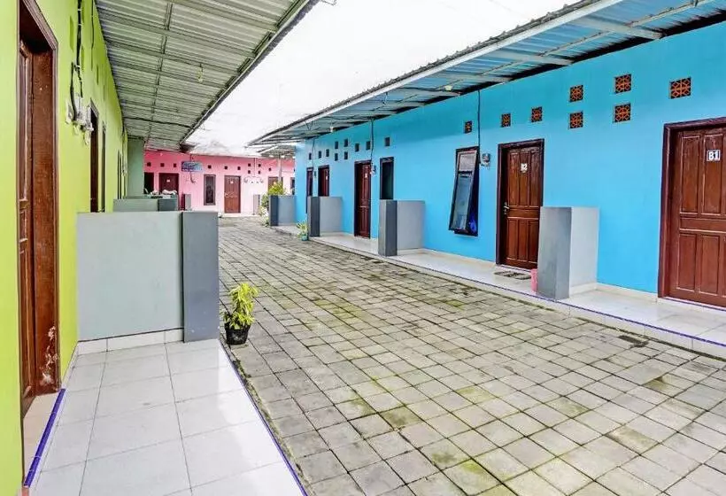 هتل Spot On 92673 Gang Songo Syariah Homestay