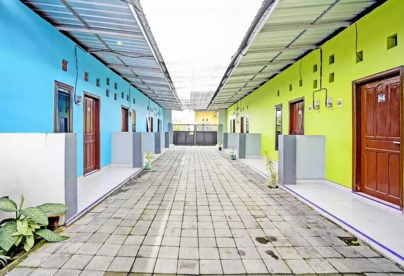 هتل Spot On 92673 Gang Songo Syariah Homestay