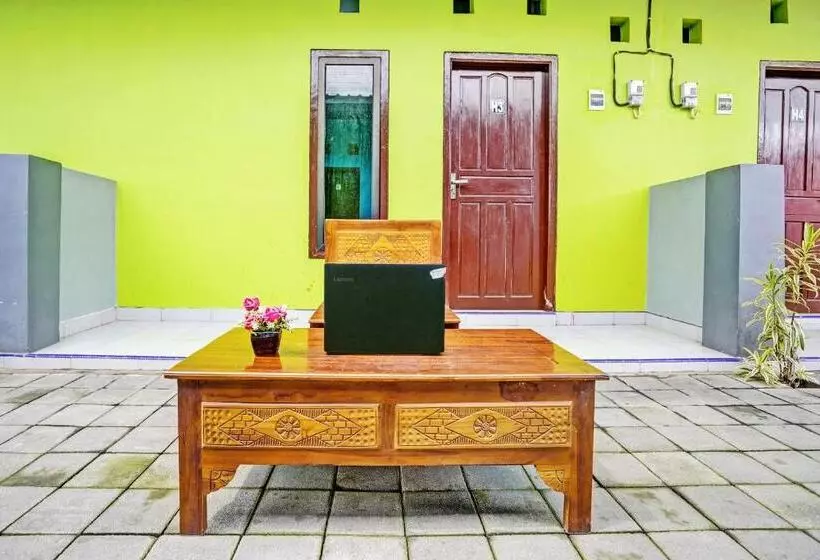 هتل Spot On 92673 Gang Songo Syariah Homestay