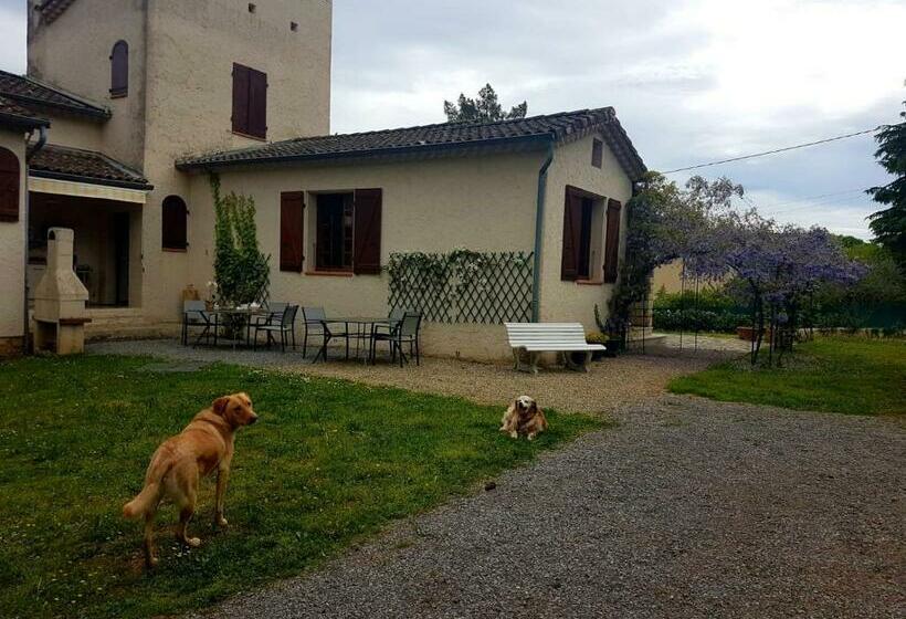 تختخواب و صبحانه La Nazadaire