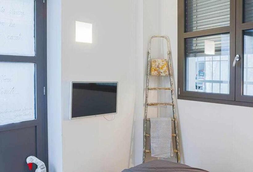 پانسیون Cozy Room In The Heart Of Como