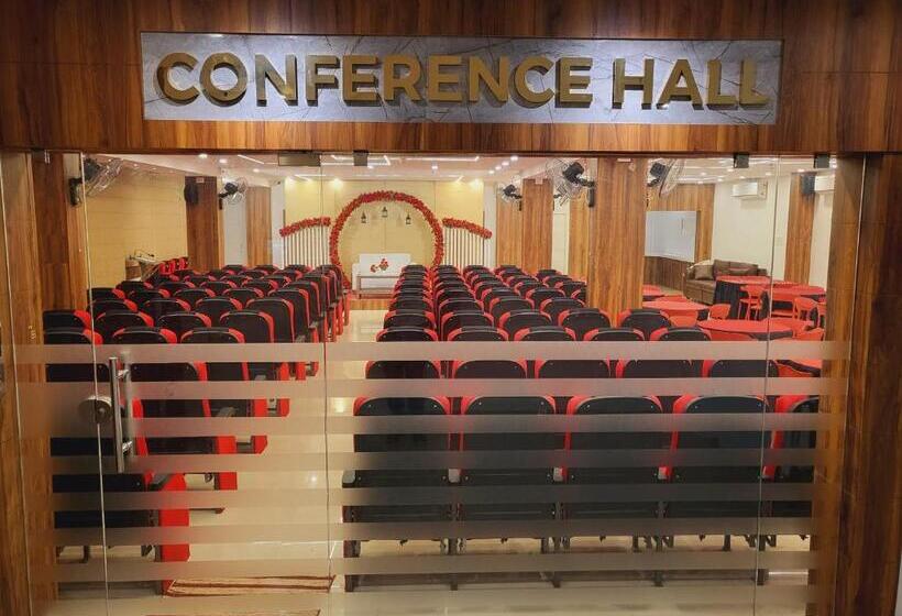 Hotelli Thejaswini Residency Cheruvathur