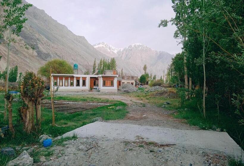بنسيون Nubra Holiday