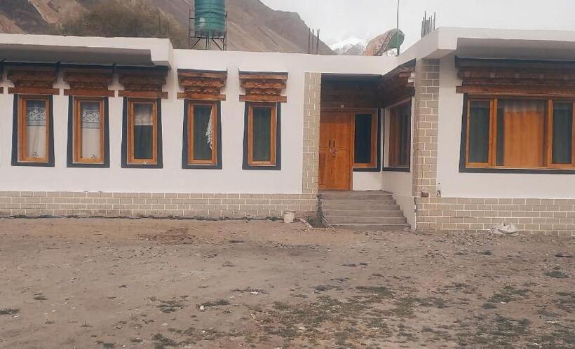 بنسيون Nubra Holiday