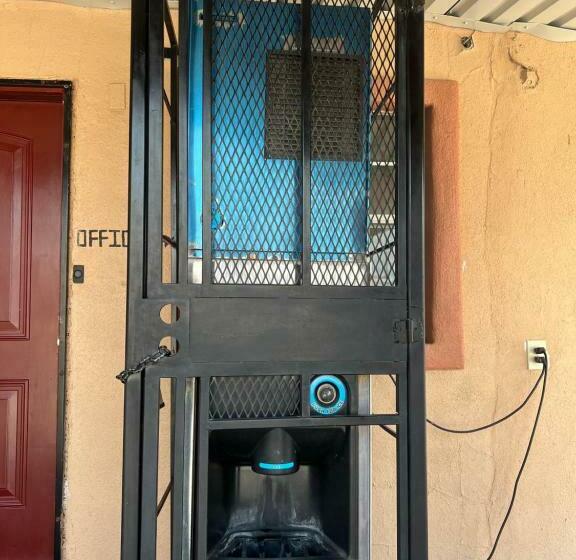 فندق صغير Economy Inn Odessa