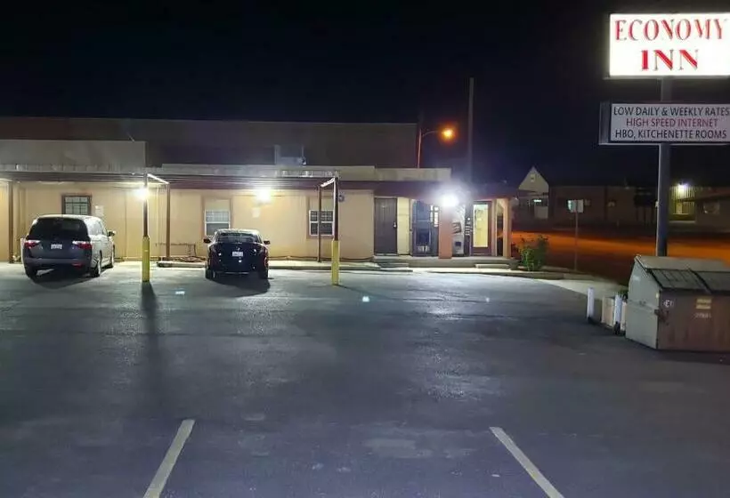 Retkeilymaja Economy Inn Odessa