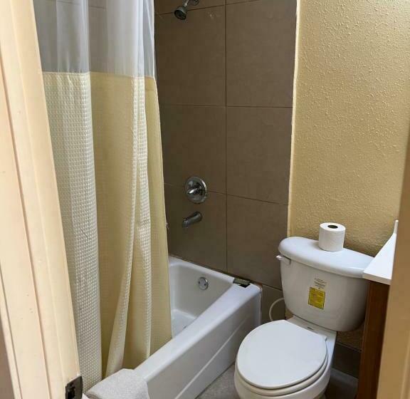 فندق صغير Economy Inn Odessa