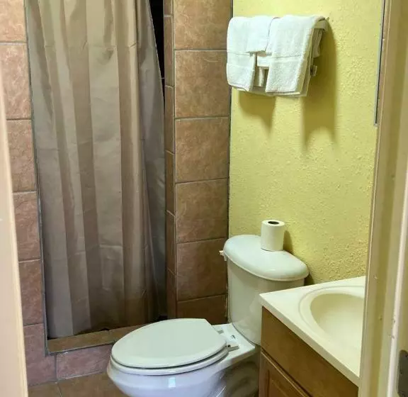 Retkeilymaja Economy Inn Odessa