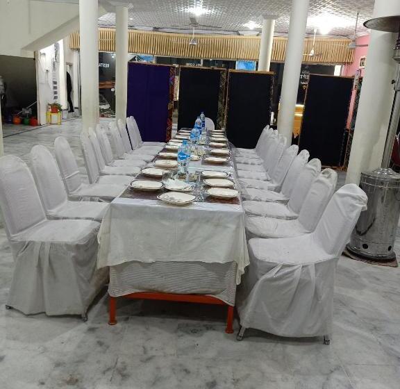 هتل F R Darya E Swat