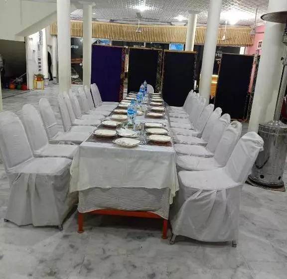 هتل F R Darya E Swat