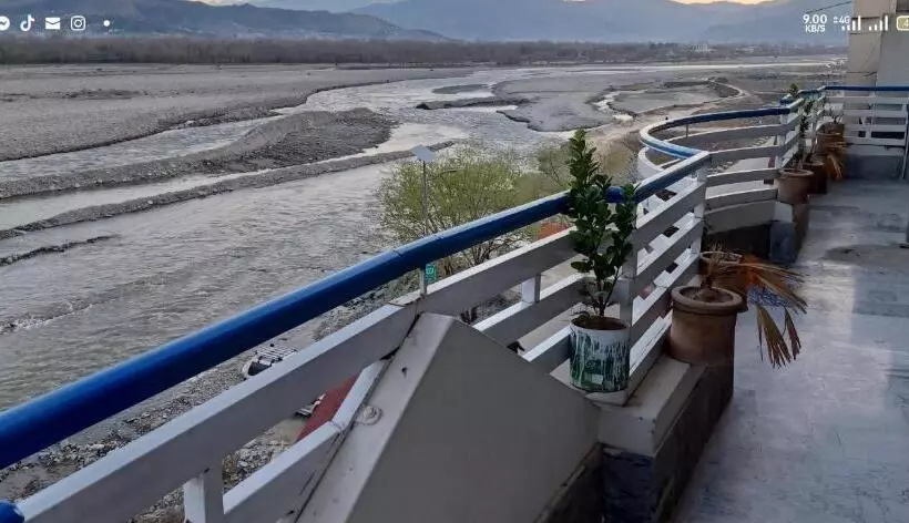 هتل F R Darya E Swat