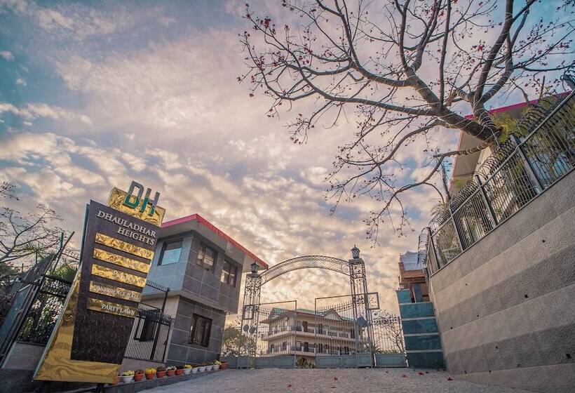 בית מלון כפרי Dhauladhar Heights Resort