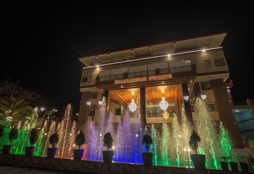 בית מלון כפרי Dhauladhar Heights Resort