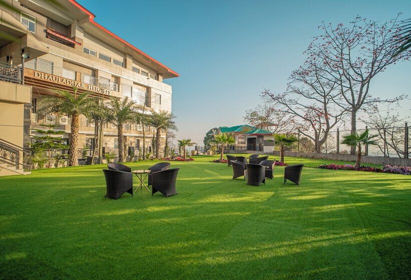 בית מלון כפרי Dhauladhar Heights Resort