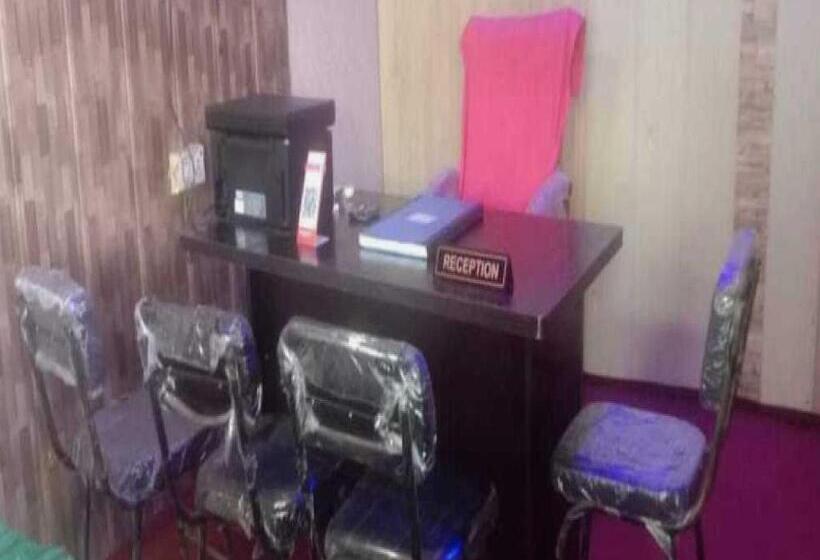 فندق Oyo 81370 Pink Garden Marriage Hall And Banquet Pheena