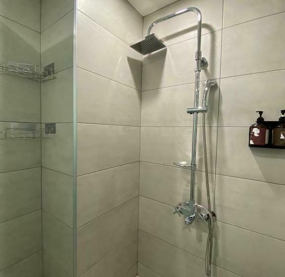 هاستل Jiji Plus