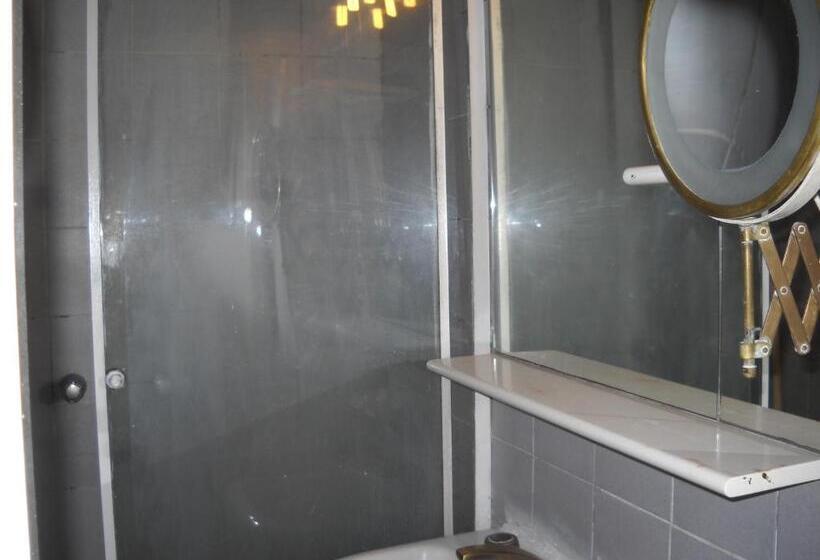 هتل Aeropuerto Monte Grande