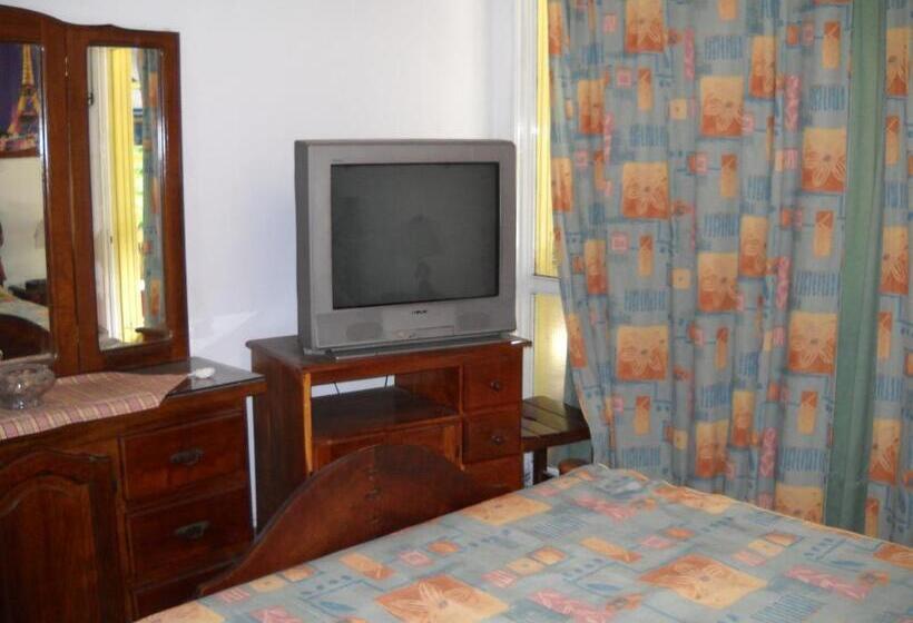 هتل Aeropuerto Monte Grande