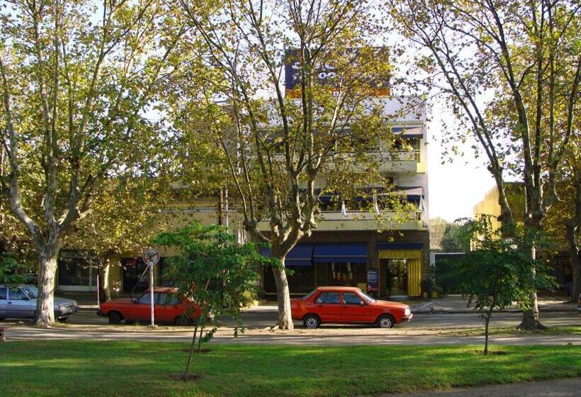 هتل Aeropuerto Monte Grande