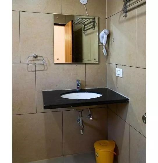 Hotelli Sri Krishna Inn   Kempegowda Airport Bangalore