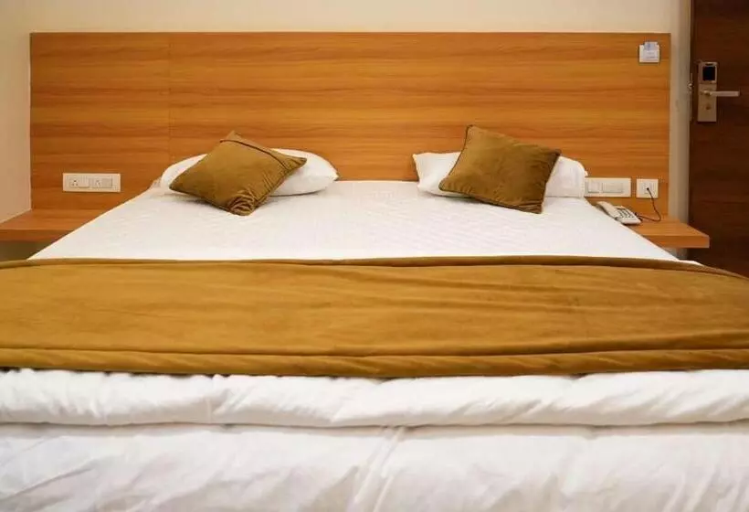 Hotelli Sri Krishna Inn   Kempegowda Airport Bangalore