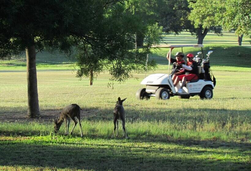 צימר Matumi Golf Lodge