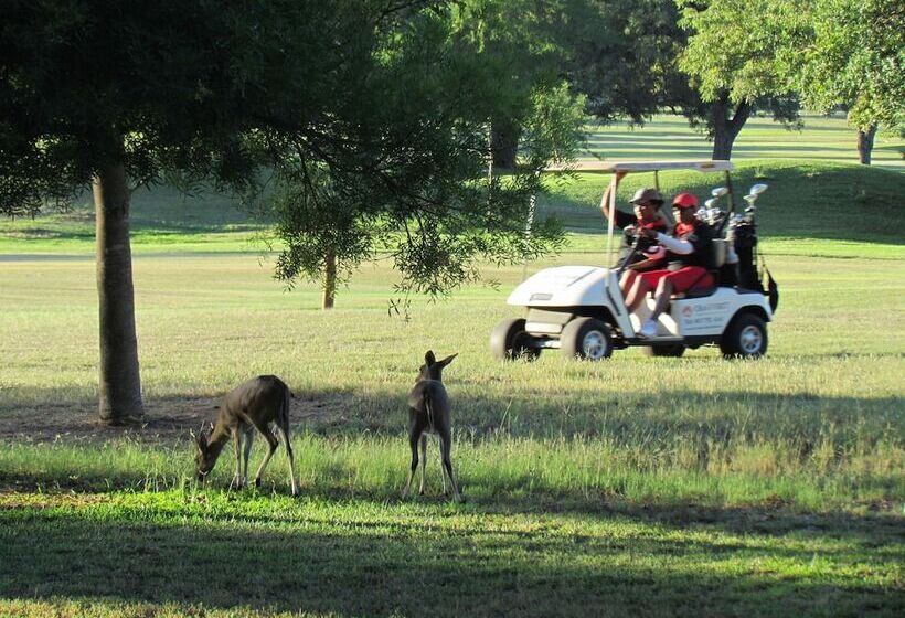 צימר Matumi Golf Lodge