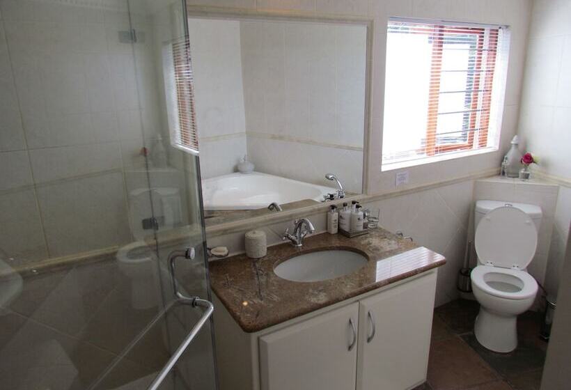 צימר Matumi Golf Lodge