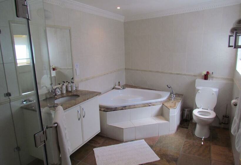 צימר Matumi Golf Lodge