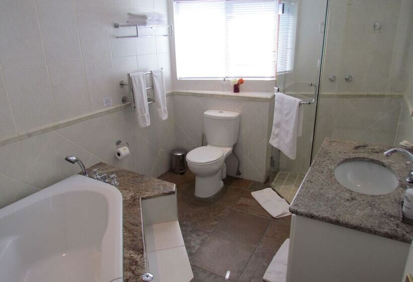 צימר Matumi Golf Lodge